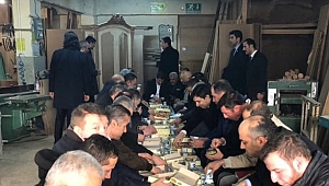 Eski Başbakan Ahmet Davutoğlu, Sitelerde Esnaf Sofrasına Konuk Oldu