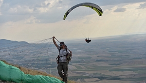 Ankara Ayaş’ta Yamaç Paraşütçü Turizmi