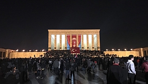 Milyonlar Gece- Gündüz Ulu Önder Atatürk'e Koştu