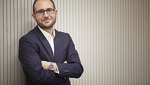 Fuarlara Katılan Firmalara ve Stant Hosteslerine Çarpıcı Bir Eleştiri