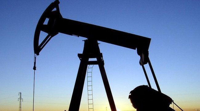 Petrol fiyatları düştü, altın yükseldi