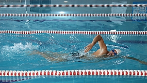 Ankara’da soğuk havada havuz keyfi