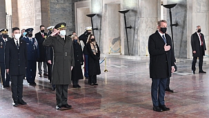 ABD’nin yeni Ankara Büyükelçisi Jeff Flake, Anıtkabir’i ziyaret etti