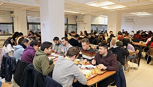 Ankaralı öğrenciler akşam yemeklerini belediyede yiyebiliyor