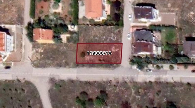 İncek'te parka cepheli satılık 405 m2 arsa