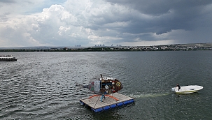 Mogan gölü’ne bırakılan atıklar sanat eserine dönüştürüldü…