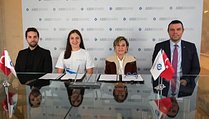 Abdi İbrahim, Ankaralı şampiyon yüzücü Merve Tuncel’in sponsoru oldu