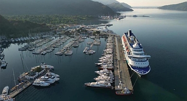 Dev gemi Marmaris'e yanaştı