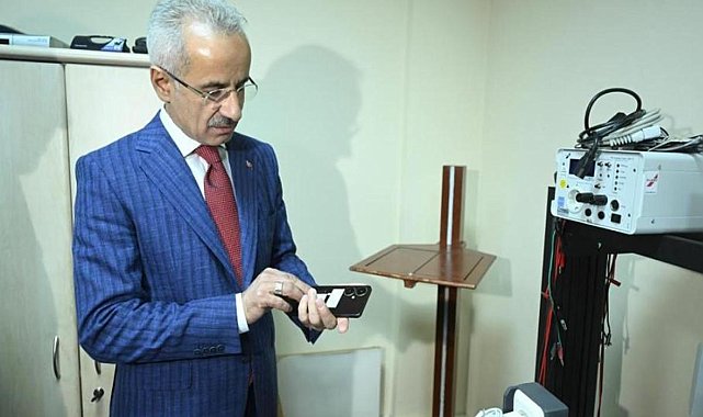 Bakan Uraloğlu'ndan cep telefonu merkezine inceleme