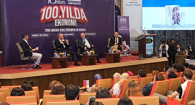 Ankara’da düzenlenen girişimcilik seminerine yüzlerce genç katıldı