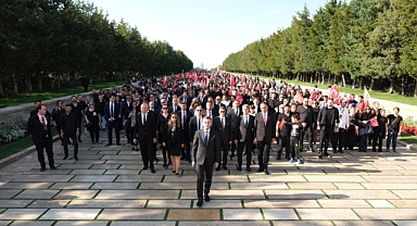 Borusan’dan Anıtkabir’e ziyaret. ‘Bu sevda ilelebet sürecek’