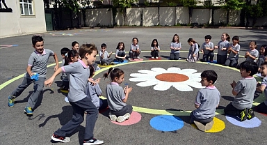 Sokak oyunları çocukların için kurallara uyma eğitimidir