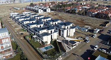 Beytepe'de site içerisinde kale gibi villaların inşaatı tamamlandı