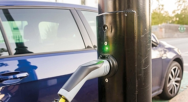 Enerji verimliliğinde 2030 yol haritası belli oldu... Aydınlatma direkleri şarj istasyonu oluyor