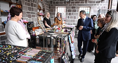 Altındağ’da el emeği satış pazarı kapılarını açtı