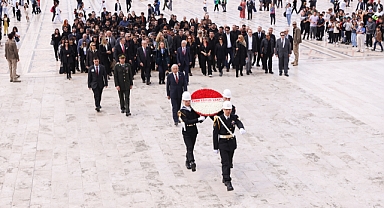 Türk Eğitim Vakfı 57. kuruluş yıldönümünde Anıtkabir’de Ata’nın huzuruna çıktı