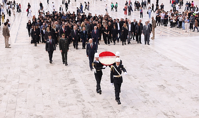 Türk Eğitim Vakfı 57. kuruluş yıldönümünde Anıtkabir’de Ata’nın huzuruna çıktı