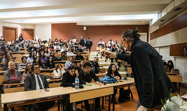 Başkan Erdal Beşikcioğlu öğrencilere yerel yönetimler dersi verdi