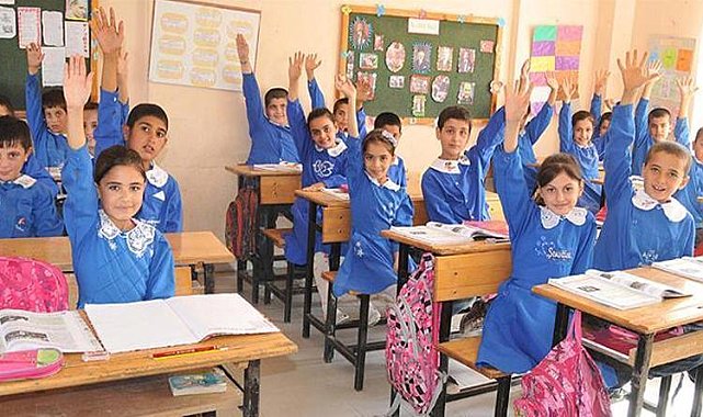 MEB'e bağlı okullarda öğrencilerin kılık ve kıyafetlerine dair yönetmelikte değişiklik, Resmi Gazete'de