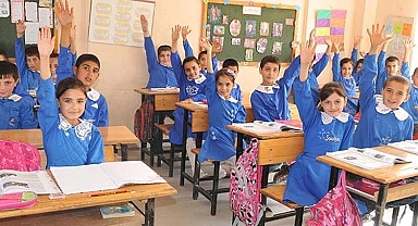 MEB'e bağlı okullarda öğrencilerin kılık ve kıyafetlerine dair yönetmelikte değişiklik, Resmi Gazete'de