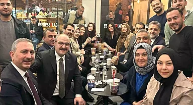 AK Parti Milletvekilleri Gençlerle Espressolab'da Buluştu