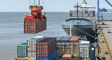 Dış ticaret açığı Şubat'ta yüzde 14,8 arttı