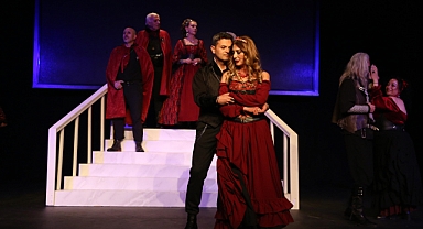 Etimesgut’ta Romeo ve Juliet oyunu sahnelendi