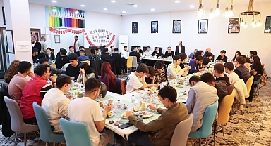 Sincan Belediye Başkanı Murat Ercan gençlerle sahur yaptı