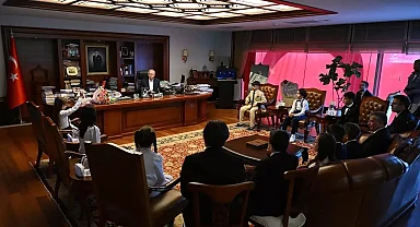 Mansur Yavaş, 23 Nisan'da Koltuğunu Çocuklara Bıraktı