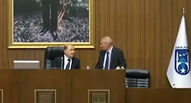 Mikrofonu açık unutan CHP'li başkan vekili, partililerine küfür etti