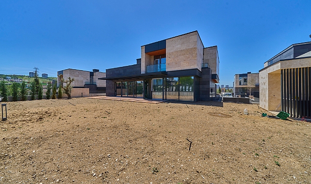 Çayyolu'nda site içerisinde natamam villa