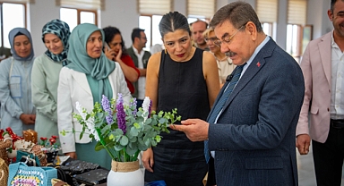 Gölbaşı Belediyesi kursiyerlerinin el emeği ürünleri sergilendi