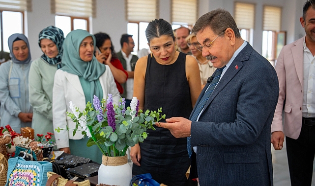 Gölbaşı Belediyesi kursiyerlerinin el emeği ürünleri sergilendi