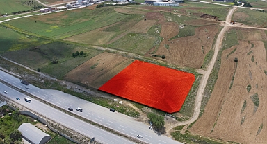Hasanoğlan'da köşe konumlu 9 bin 337 m2 ticari arsa 