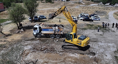 Sincan'da kaçak yapılar belediye ekiplerince yıkıldı