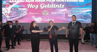 Togg severler “devrim arabaları” açık hava sinemasında bir araya geldi