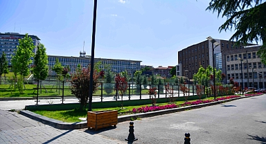 Ulus 100. Yıl Meydanı’nın altında yer alan kapalı otopark hizmete girdi