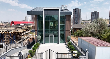 İncek'te 820 m2 net kullanımlı 4 katlı satılık şirket binası