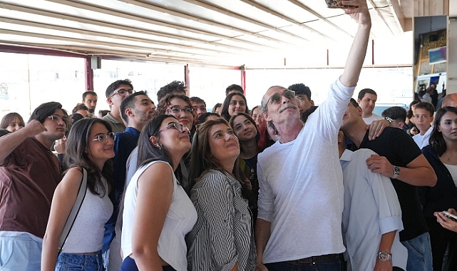 Başkan Beşikcioğlu üniversiteyi kazanan öğrencilerle kahvaltıda buluştu