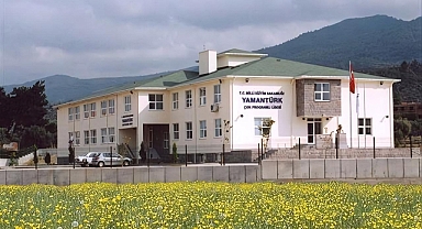 Yamantürk vakfı gençlerin yanında