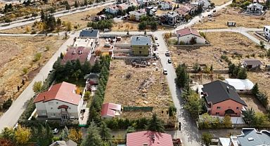 Ahlatlıbel'de 1.320 m2 4 villalık satılık arsa 