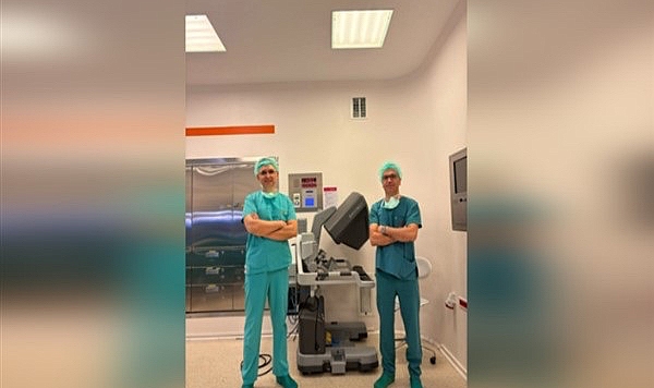 Ankara'da tek böbrek üstü beziyle yapılan ameliyat literatüre girdi