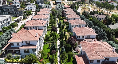 Çayyolu’nda site içerisinde takasa açık satılık villa