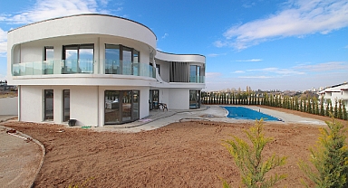 İncek’te tam müstakil miami mimarili satılık villa