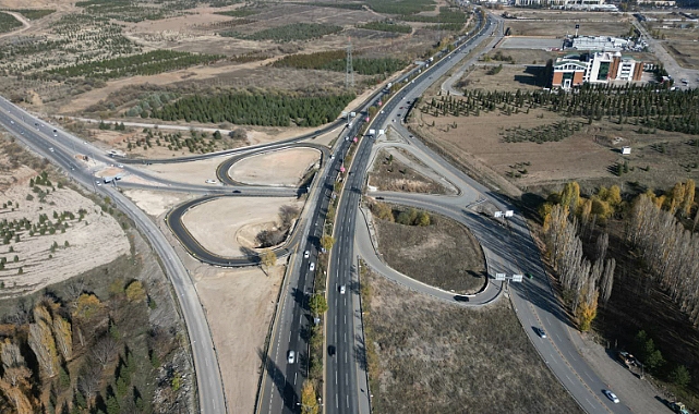 Sabancı bulvarı kavşağı yonca tipi düzenlemeyle yeniden hizmete açıldı