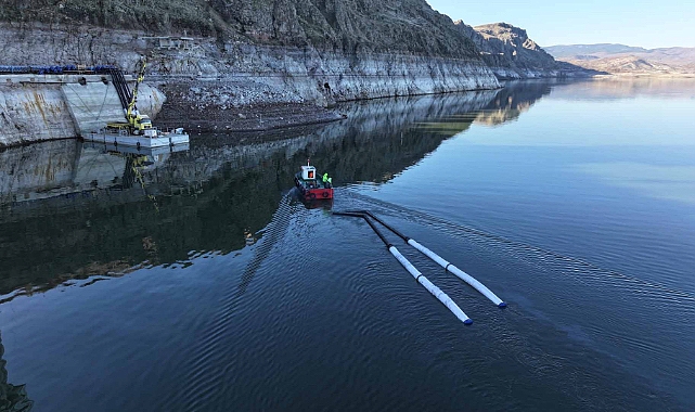 Ankara Çamlıdere barajındaki dip sular yüzer pompa sistemiyle alınıyor