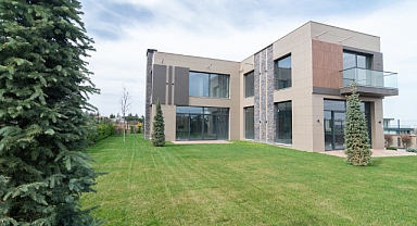 İncek’te özel mimari yapılı 6+1 süper lüks sıfır villa satışa sunuldu