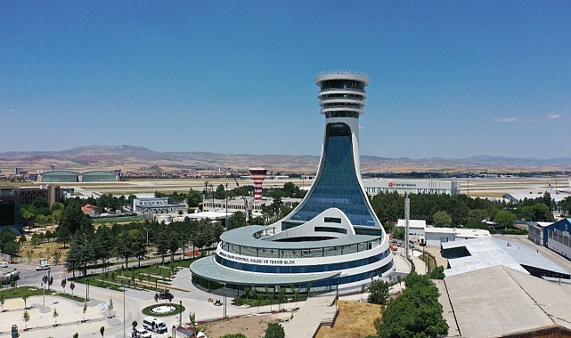 Esenboğa Havalimanı'nın üçüncü pisti hizmete alındı