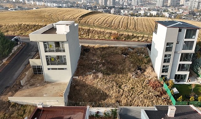 Çayyolu İlko’da beyler caddesine yakın parka cephe 282 m2 satılık arsa 